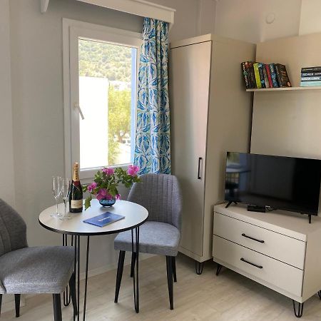 Merve Apartments, Your Home From Home In Central Bodrum, Street Cats Frequent The Property, Not All Apartments Have Balconies , Ground Floor Have Terrace With Table And Chairs Exteriör bild