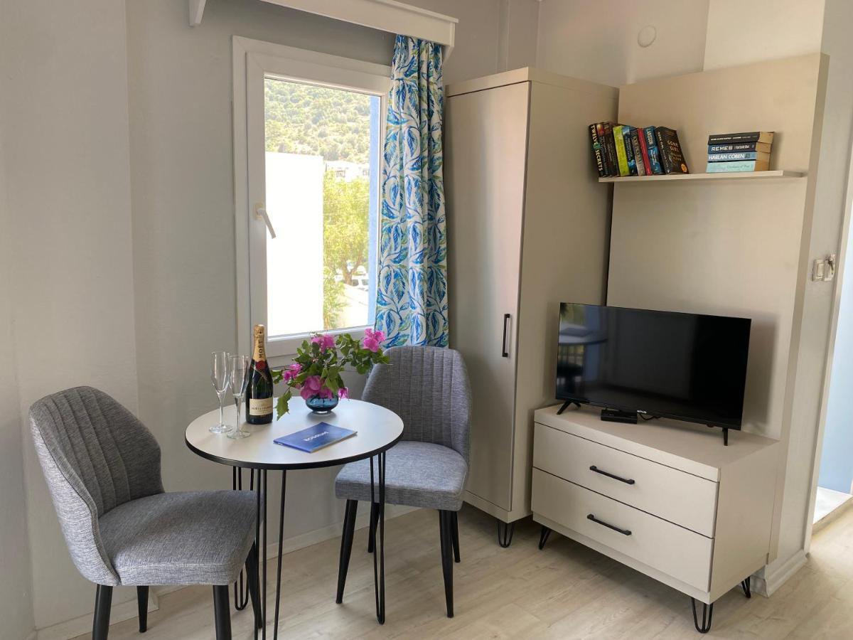 Merve Apartments, Your Home From Home In Central Bodrum, Street Cats Frequent The Property, Not All Apartments Have Balconies , Ground Floor Have Terrace With Table And Chairs Exteriör bild