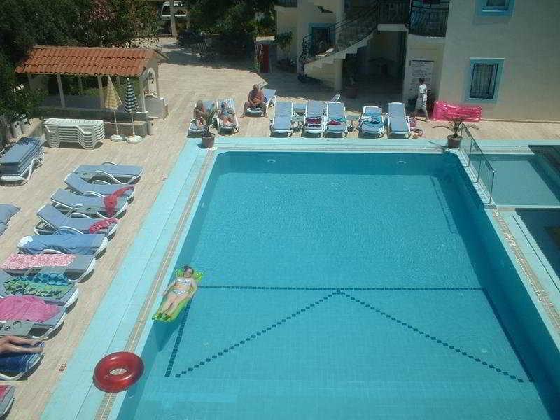 Merve Apartments, Your Home From Home In Central Bodrum, Street Cats Frequent The Property, Not All Apartments Have Balconies , Ground Floor Have Terrace With Table And Chairs Exteriör bild