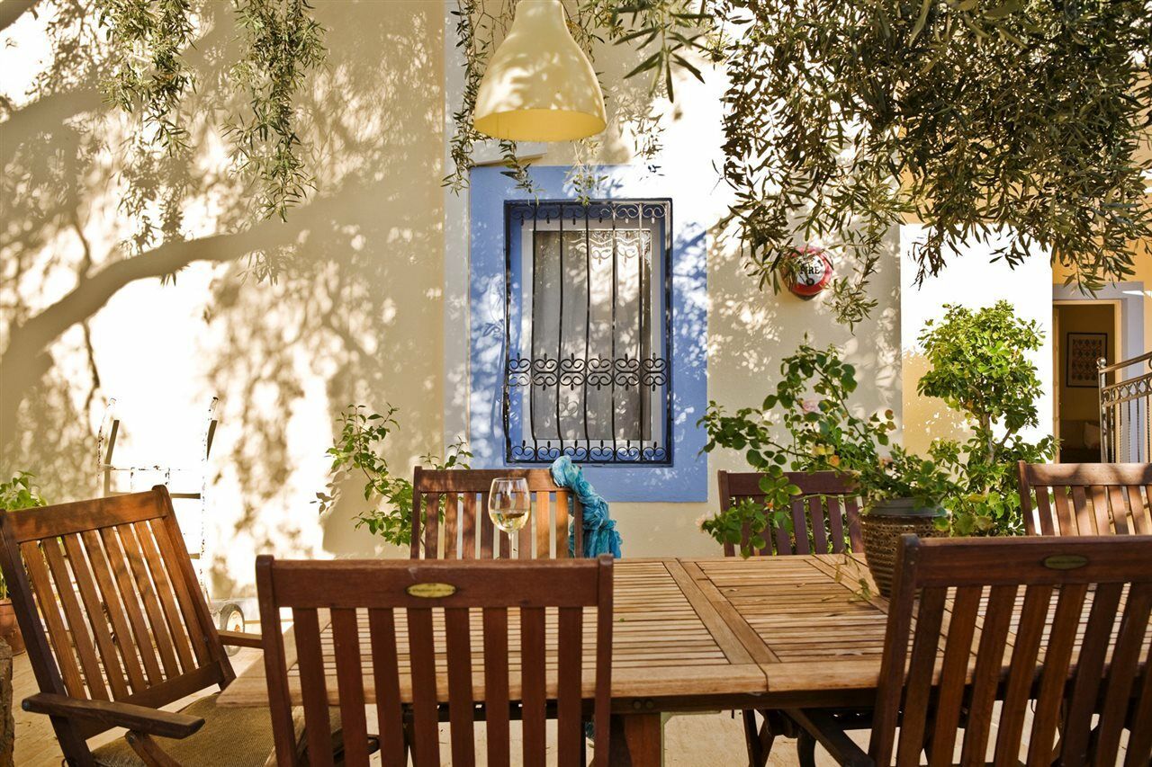 Merve Apartments, Your Home From Home In Central Bodrum, Street Cats Frequent The Property, Not All Apartments Have Balconies , Ground Floor Have Terrace With Table And Chairs Exteriör bild